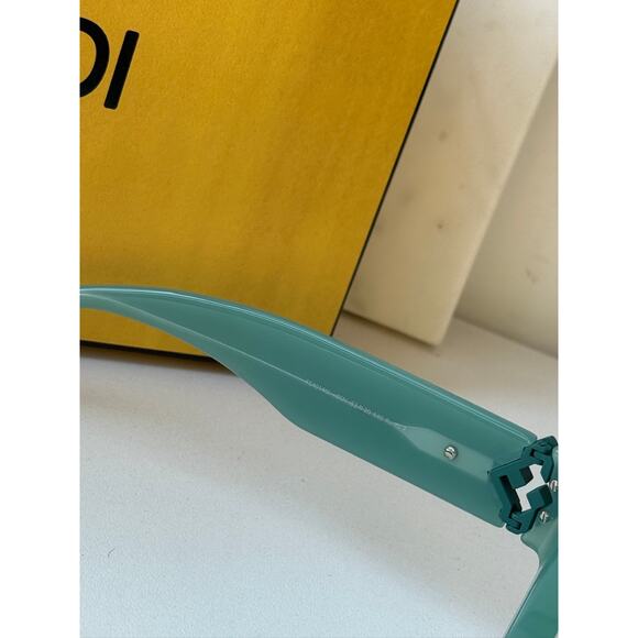 NEW Fendi FE40146I Diamonds Cat Eye Green Sunglasses main image 4
